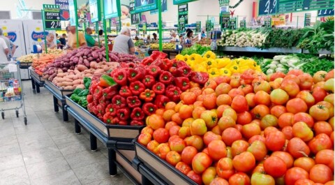 gondola frutas e legumes supermercado