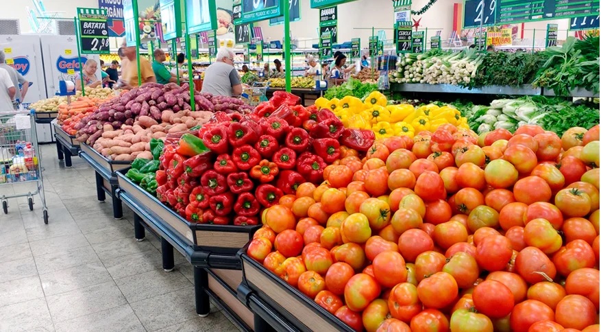 gondola frutas e legumes supermercado