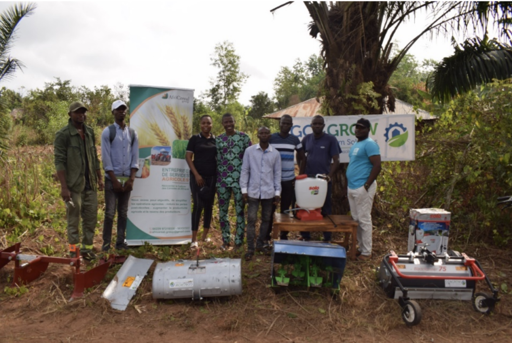 grupo pessoas africanas com produtos de bioinsumos