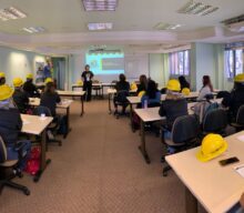 Projeto forma mulheres para operar máquinas pesadas no agronegócio e combate escassez de mão-de-obra