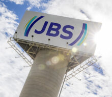 JBS conclui registro na SEC e chama assembleia para votar dupla listagem